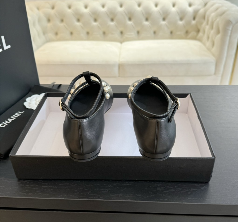 Sapato Mary Jane Couro Preto Detalhes Pérola