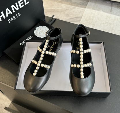 Sapato Mary Jane Couro Preto Detalhes Pérola