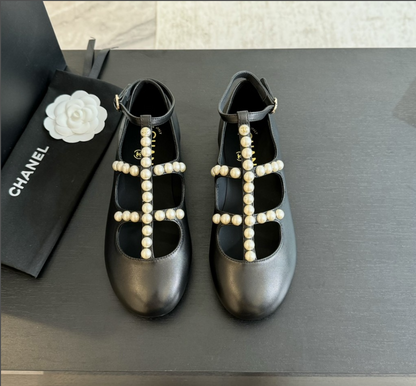 Sapato Mary Jane Couro Preto Detalhes Pérola