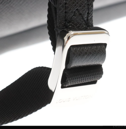 Mochila Couro Texturizado Preto Alças Ajustáveis