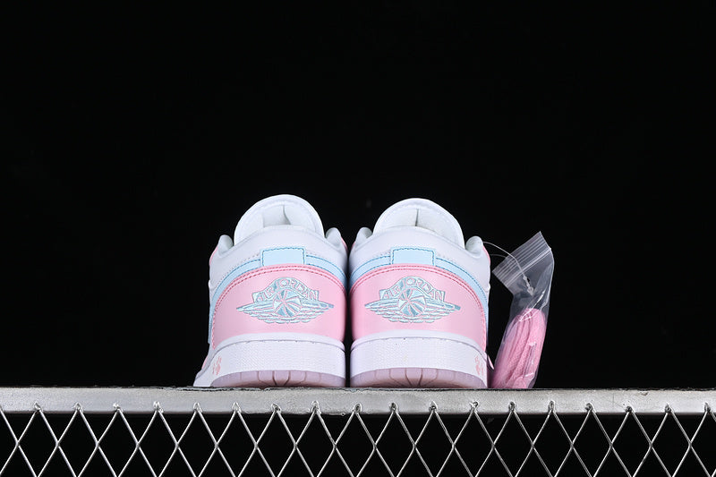 Tênis Cano Baixo Couro Rosa Estampa Pegadas