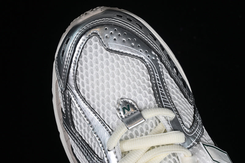 Tênis Runner Malha Silver Metálico Detalhe Cinza