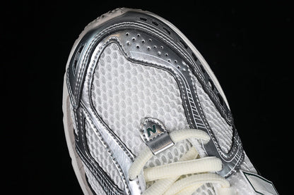 Tênis Runner Malha Silver Metálico Detalhe Cinza