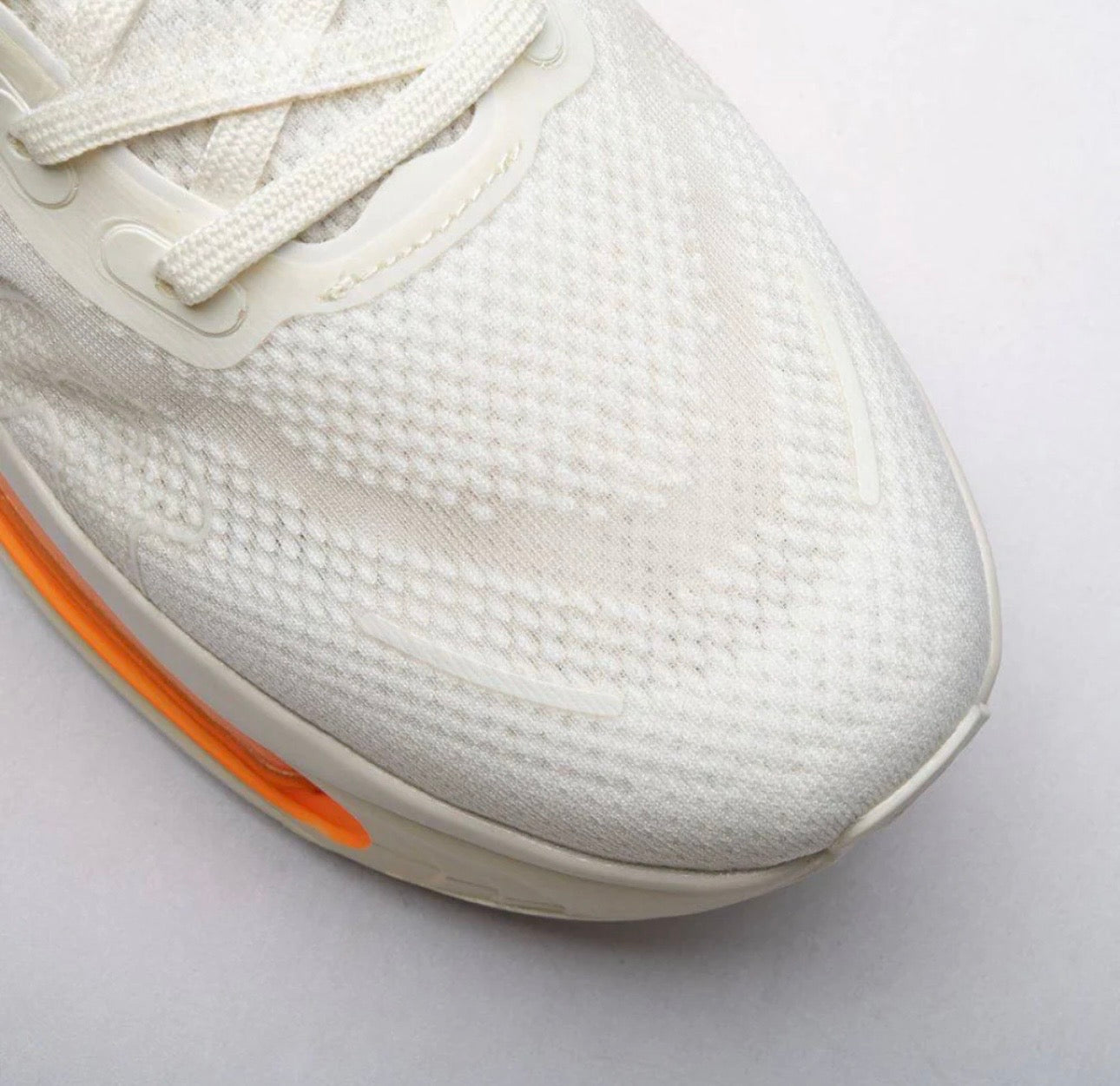 Tênis Runner Malha Bege com Detalhe Laranja