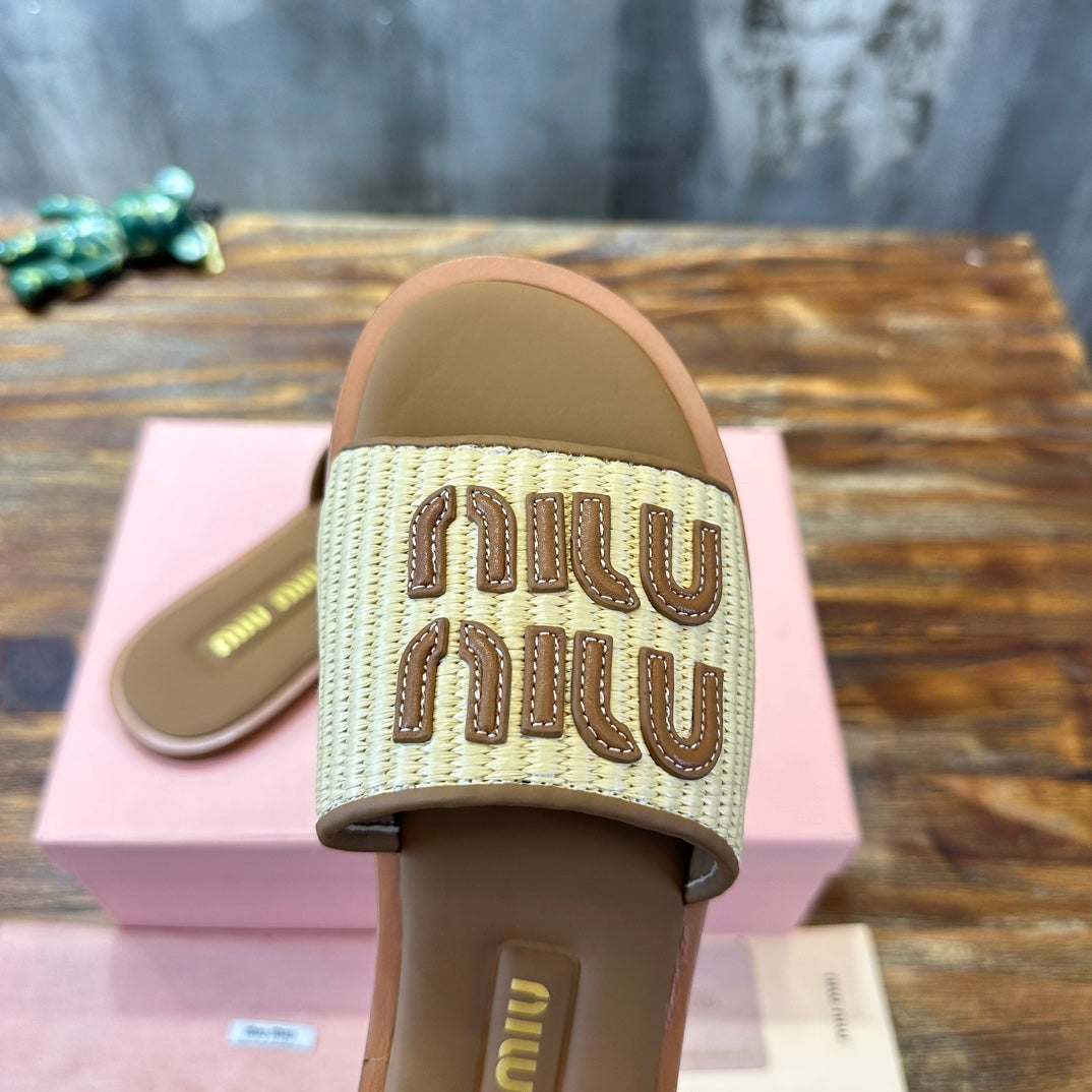 Sandália Slide Tecido Efeito Ráfia Bege
