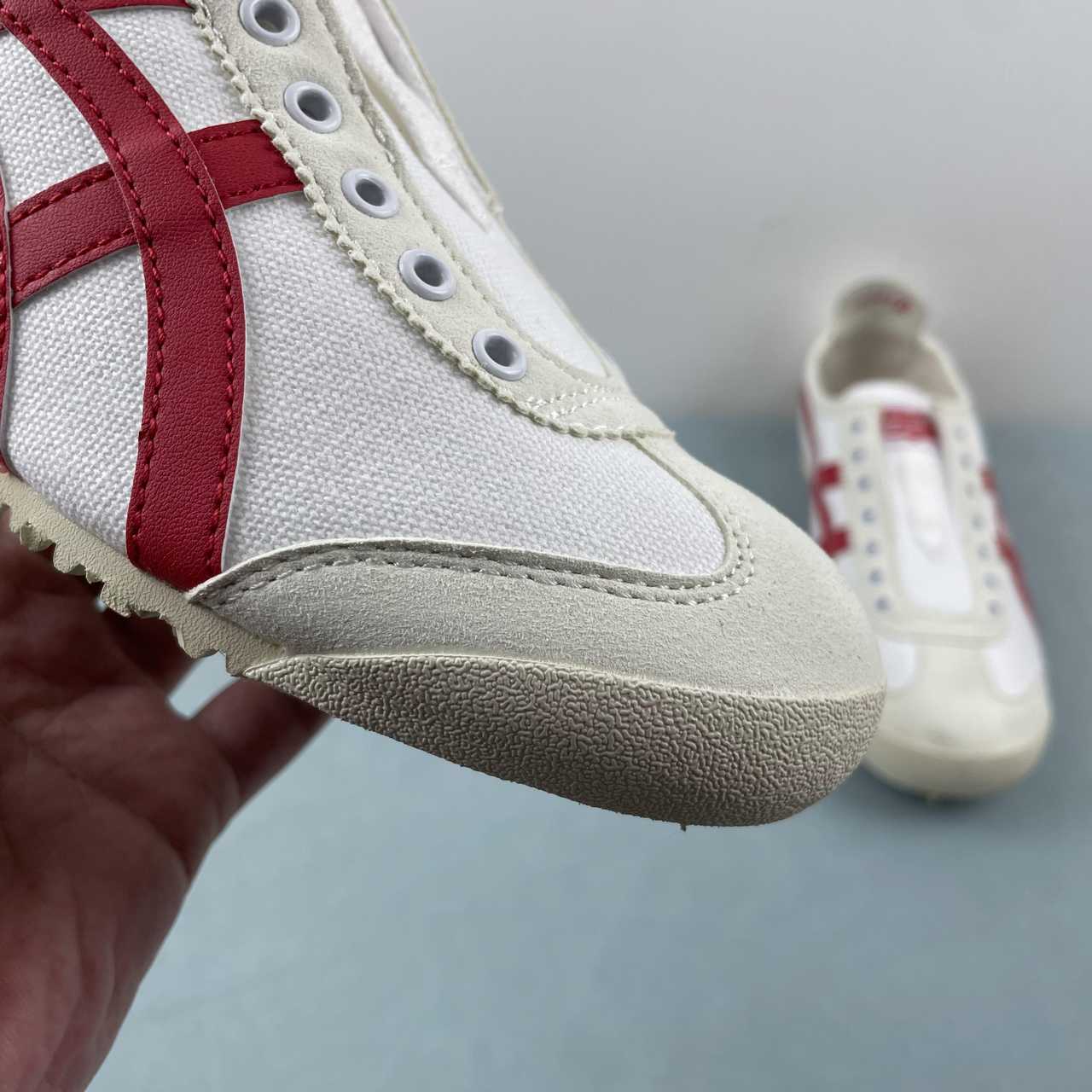 Tênis Couro Estilo Vintage Branco Bordô