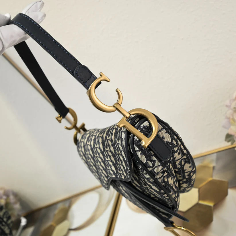Bolsa Saddle Couro Preto Padrão Inclinado