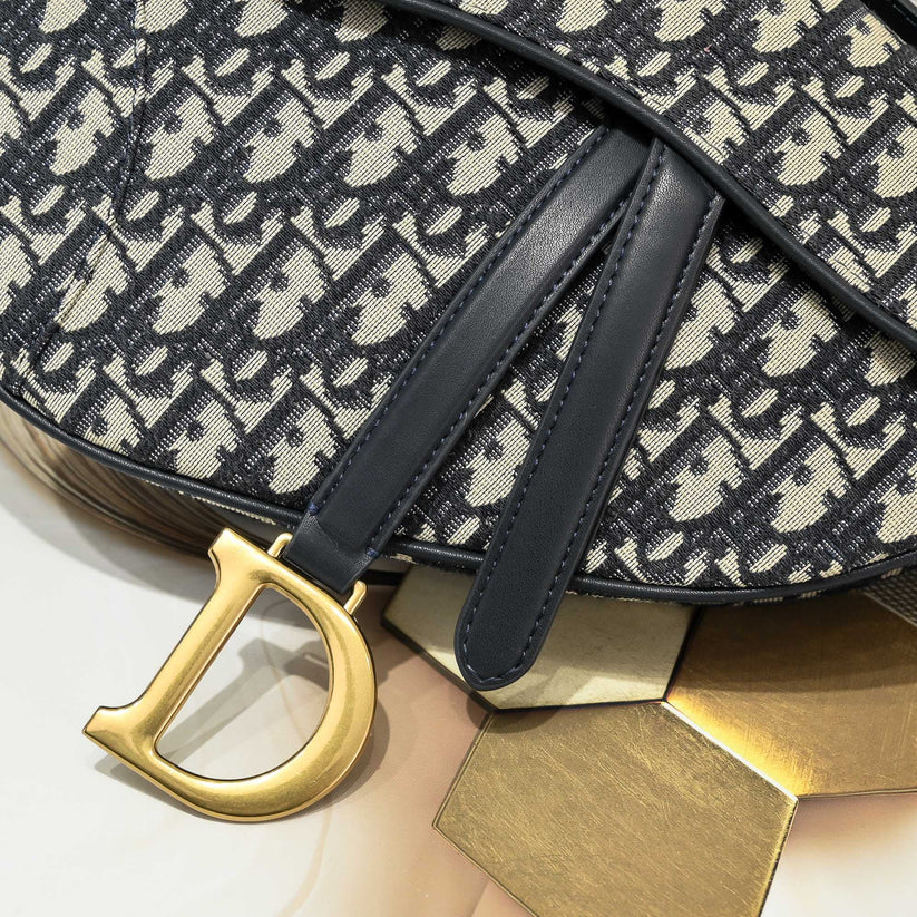 Bolsa Saddle Couro Preto Padrão Inclinado