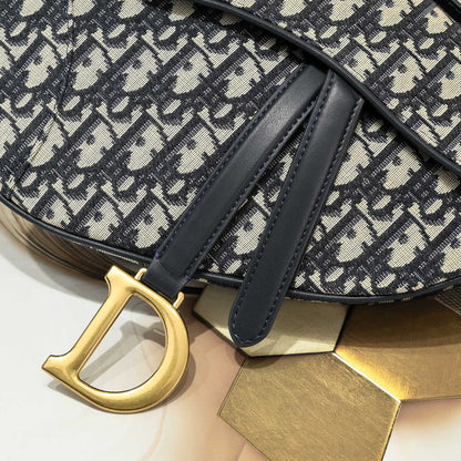 Bolsa Saddle Couro Preto Padrão Inclinado