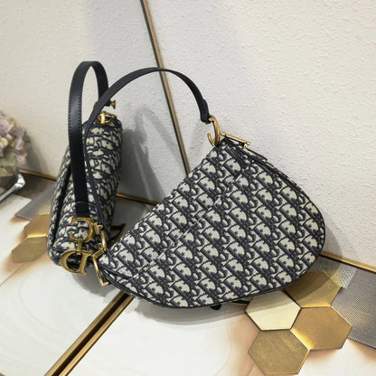 Bolsa Saddle Couro Preto Padrão Inclinado
