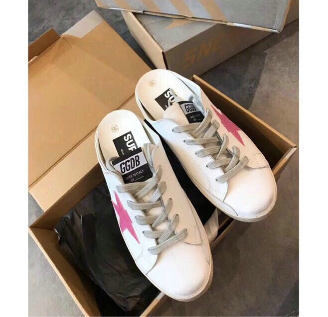 Tênis Slip-on Couro Rosa Com Estrela Aplicada