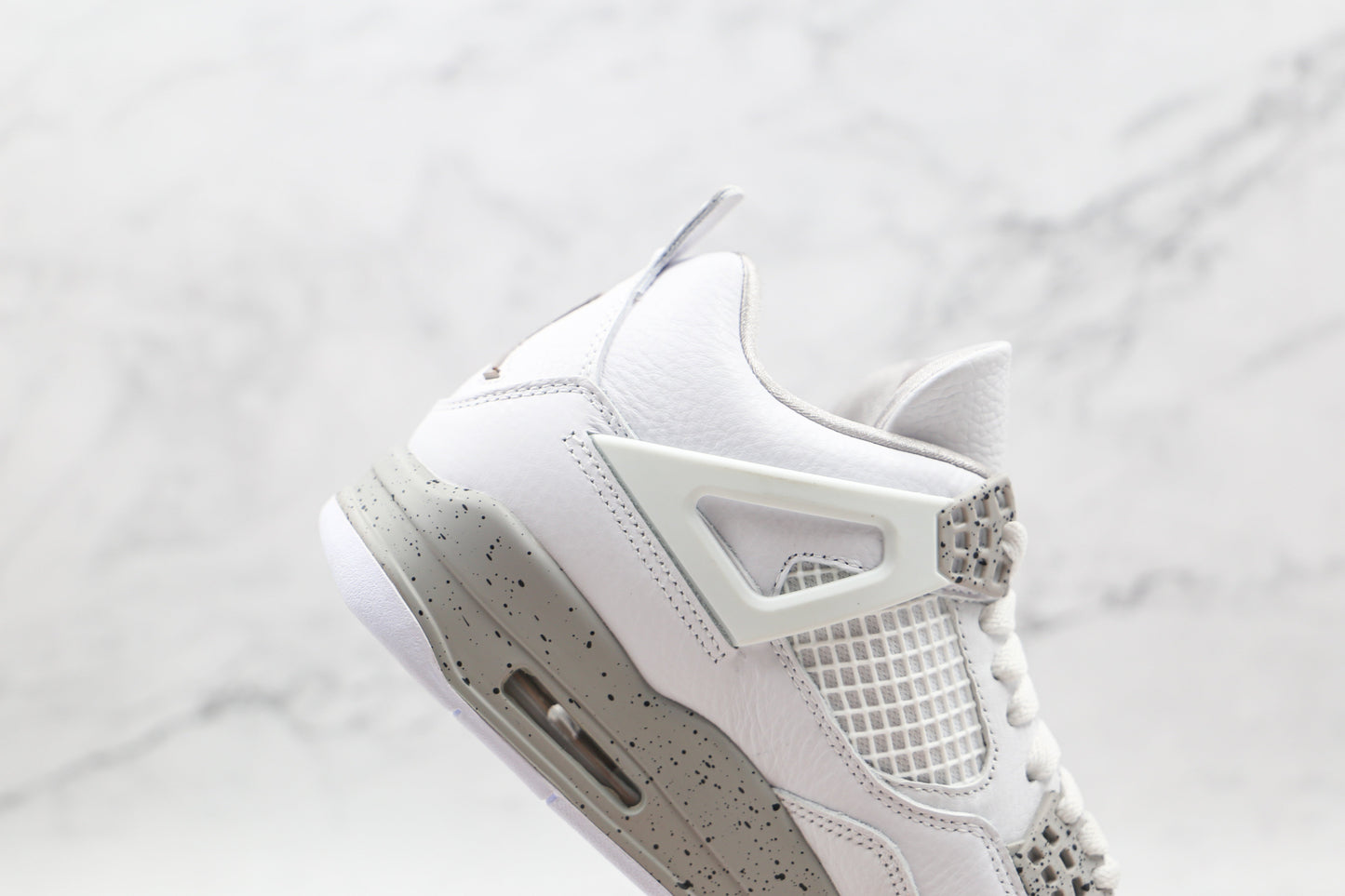 Tênis Cano Alto Basquete Branco Detalhe Preto