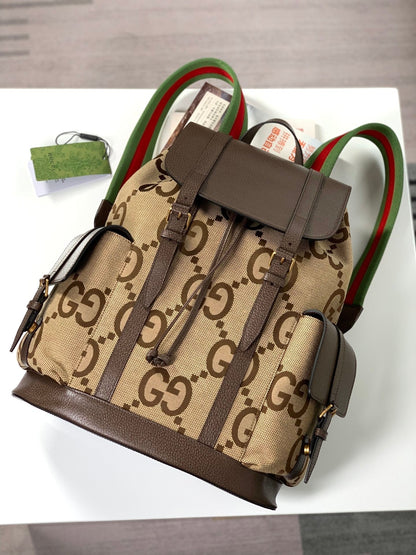 Mochila Couro Padrão Letras Entrelaçadas Camel Detalhe Preto