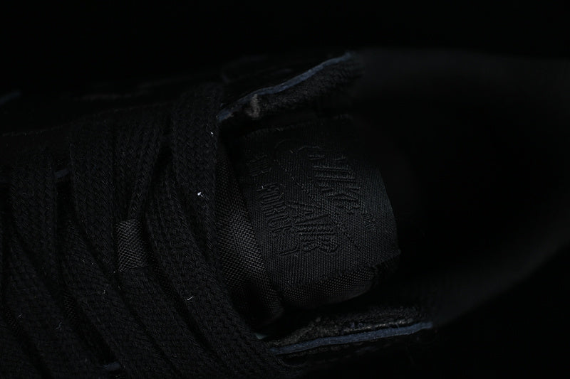 Tênis Cano Baixo Couro Preto Detalhes Metalizados