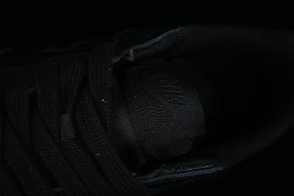 Tênis Cano Baixo Couro Preto Detalhes Metalizados