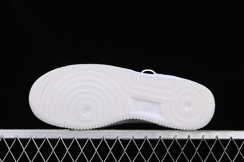Tênis Cano Baixo Couro Branco Detalhe Swoosh Iridescente