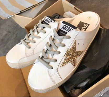 Tênis Slip On Couro Branco Estrela Aplicada Dourada