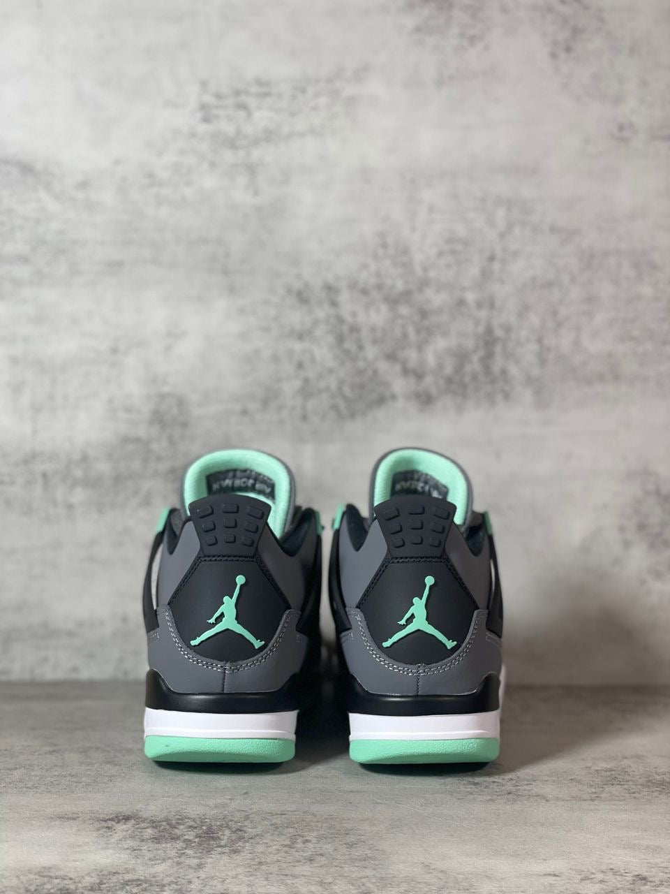 Tênis Cano Alto Basquete Verde Fluorescente Detalhe Preto