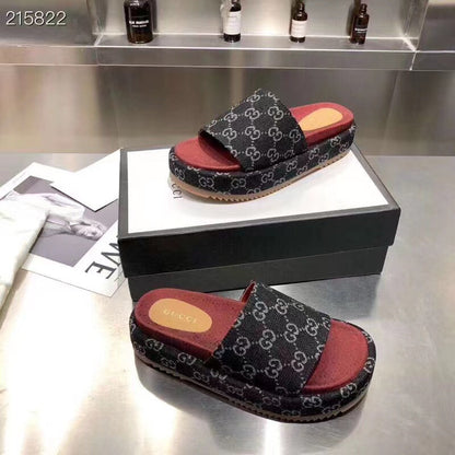 Sandália Plataforma Tecido Jacquard Preto Listra Vermelha 55mm