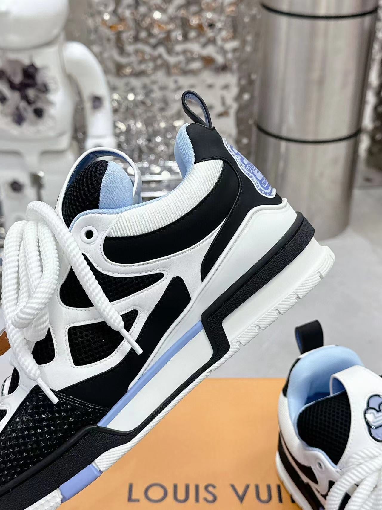 Tênis Skate Couro Branco com Detalhe Lateral