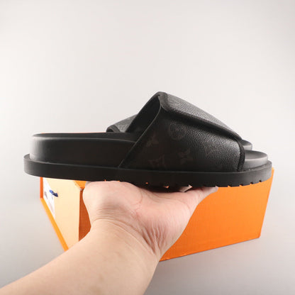 Chinelo Slide Borracha Preto Padrão Monograma