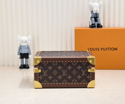 Bolsa Trunk Couro Padrão Monograma Geométrico Marrom
