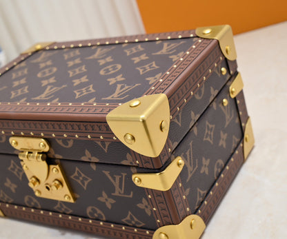 Bolsa Trunk Couro Padrão Monograma Geométrico Marrom