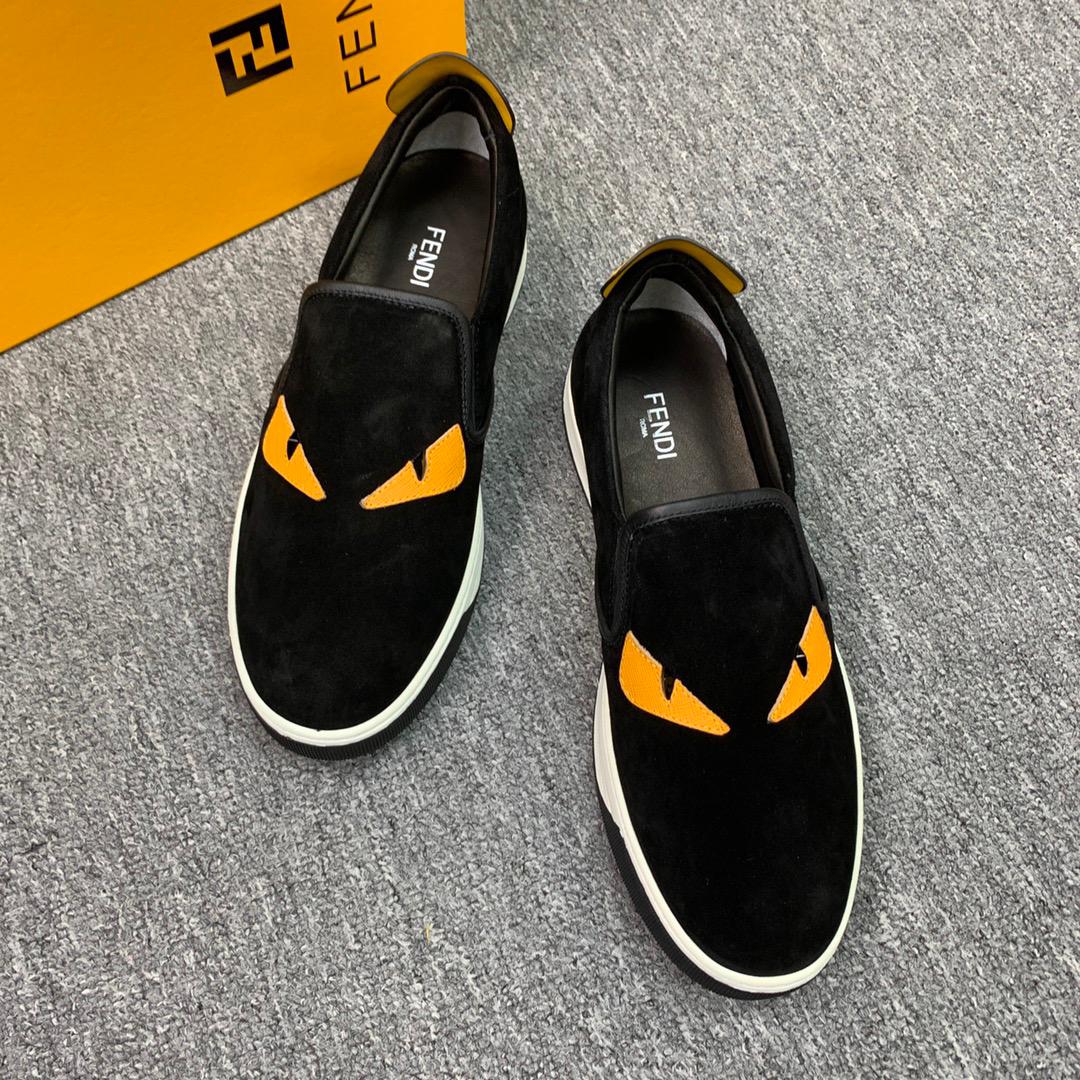 Tênis Slip-on Couro Olho Frontal Decorativo