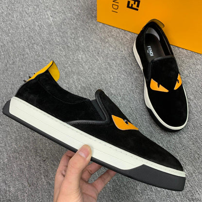 Tênis Slip-on Couro Olho Frontal Decorativo