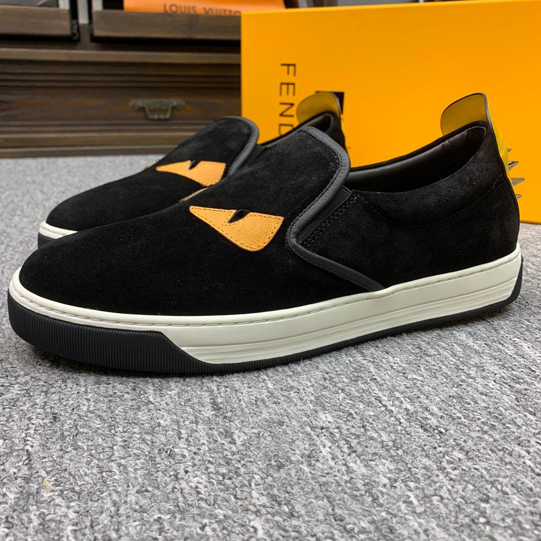Tênis Slip-on Couro Olho Frontal Decorativo