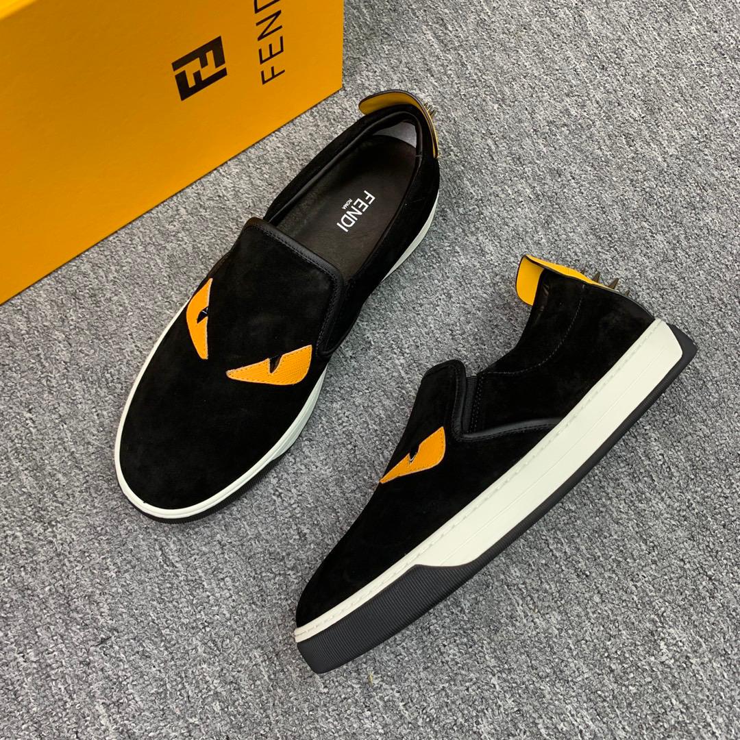 Tênis Slip-on Couro Olho Frontal Decorativo