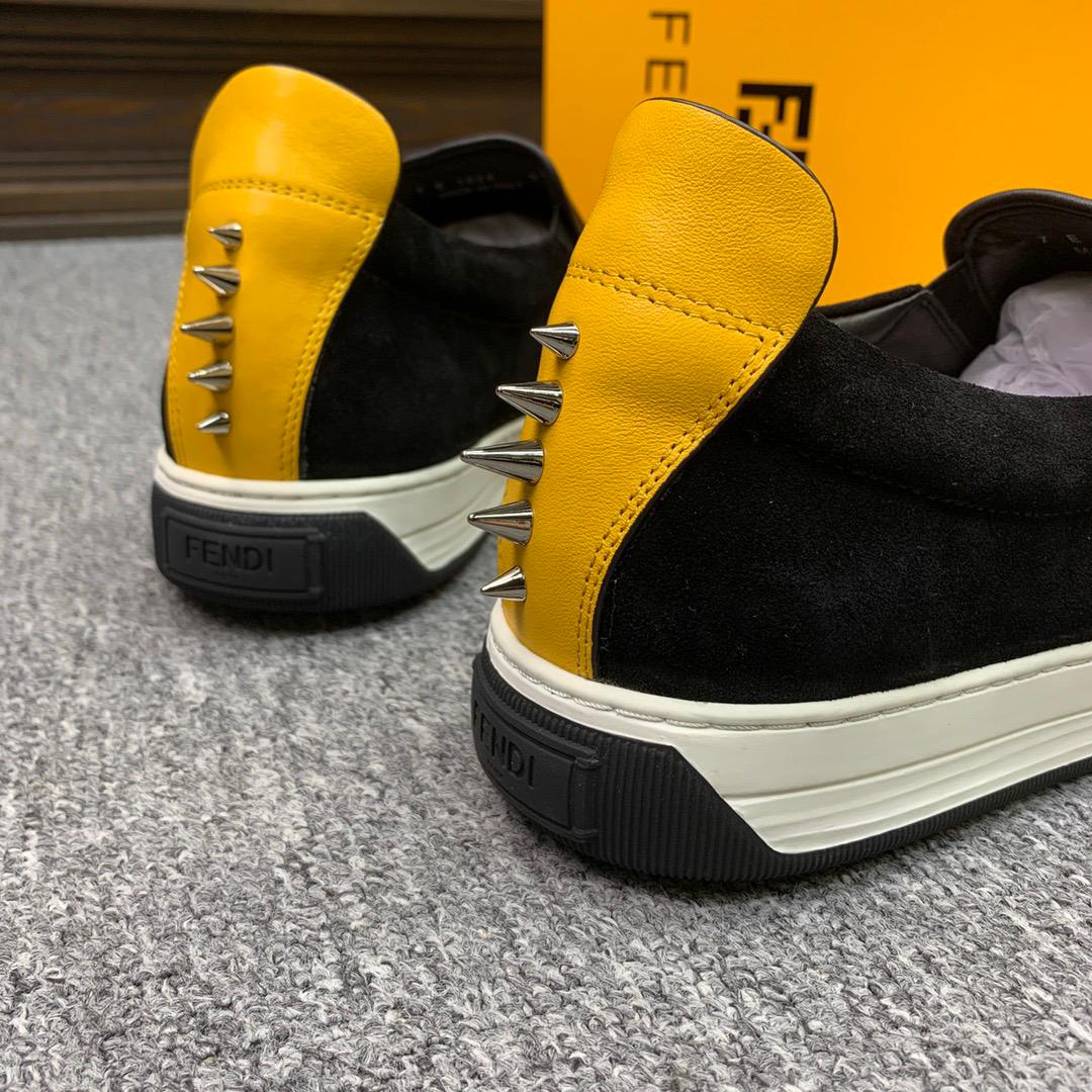 Tênis Slip-on Couro Olho Frontal Decorativo