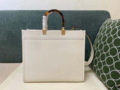 Bolsa Tote Couro Creme com Alça de Corrente
