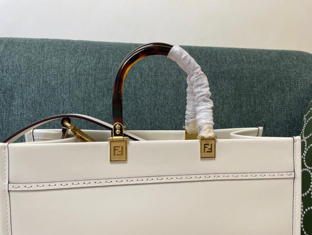 Bolsa Tote Couro Creme com Alça de Corrente