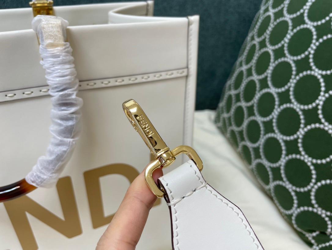 Bolsa Tote Couro Creme com Alça de Corrente