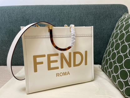 Bolsa Tote Couro Creme com Alça de Corrente