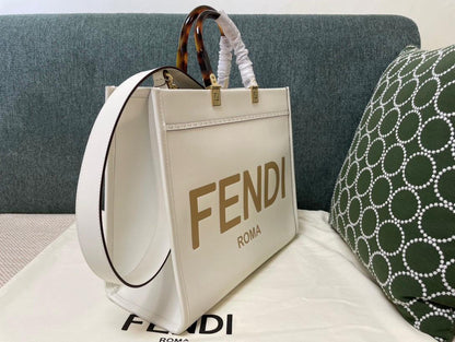 Bolsa Tote Couro Creme com Alça de Corrente