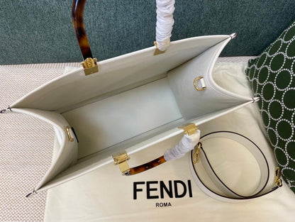 Bolsa Tote Couro Creme com Alça de Corrente