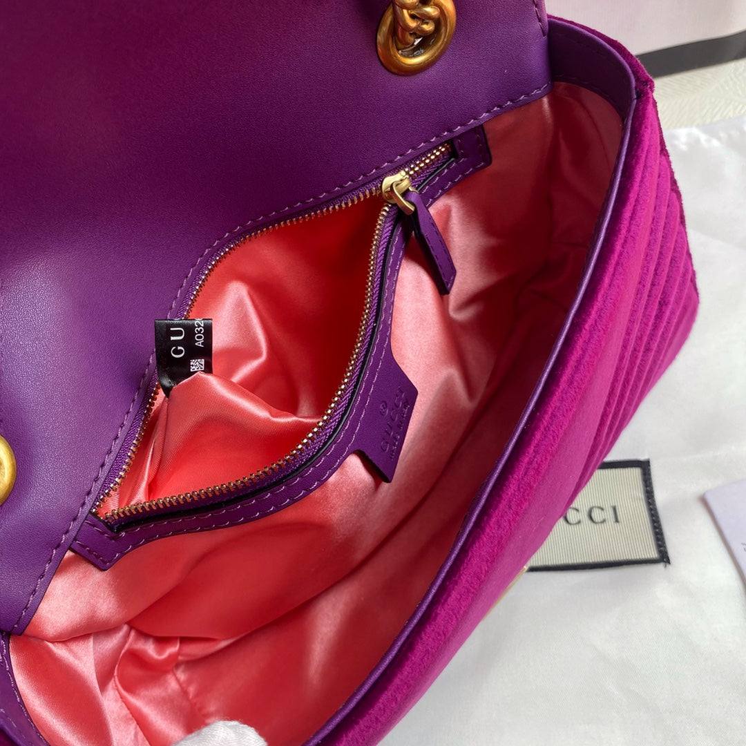 Bolsa Ombro Veludo Rosa Chiclete Letras Entrelaçadas