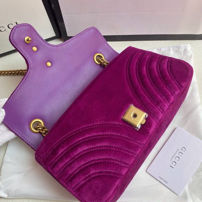 Bolsa Ombro Veludo Rosa Chiclete Letras Entrelaçadas