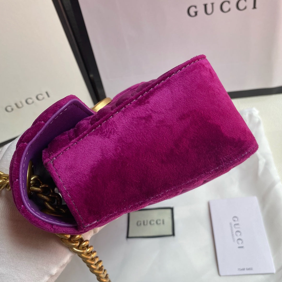 Bolsa Ombro Veludo Rosa Chiclete Letras Entrelaçadas
