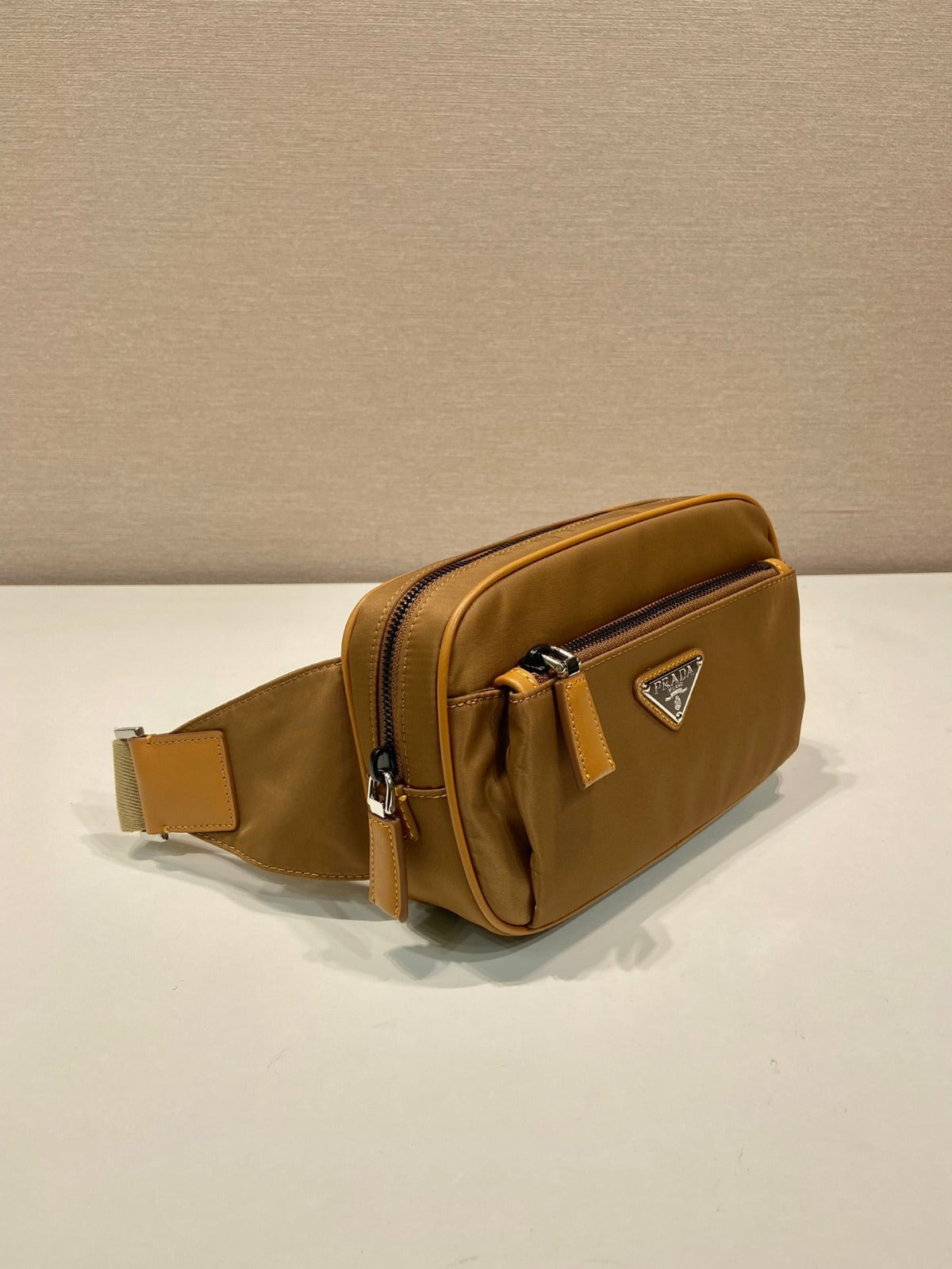 Pochete Nylon Preto Couro Detalhe Frontal