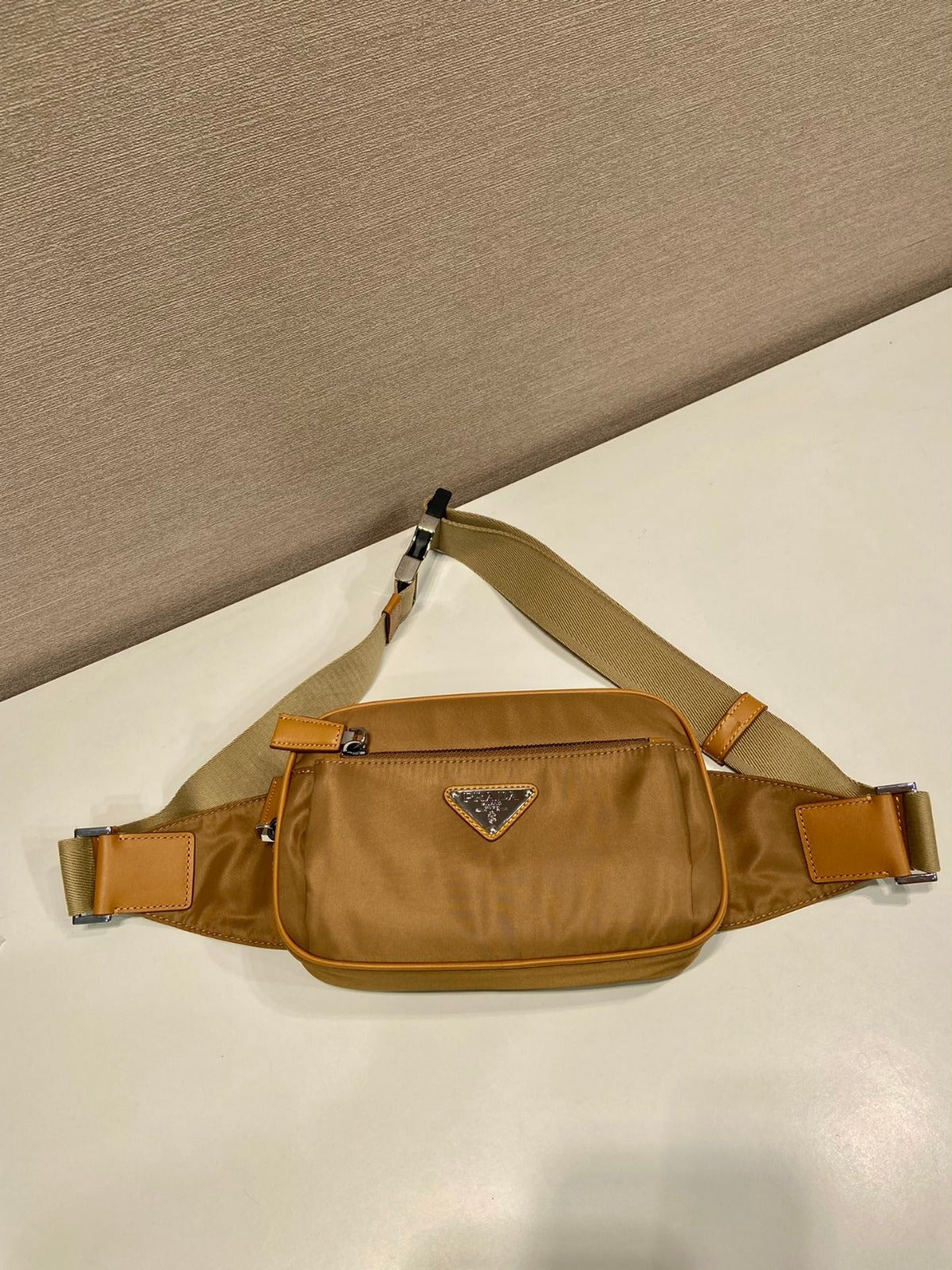 Pochete Nylon Preto Couro Detalhe Frontal