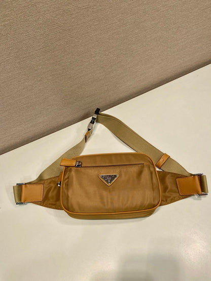 Pochete Nylon Preto Couro Detalhe Frontal