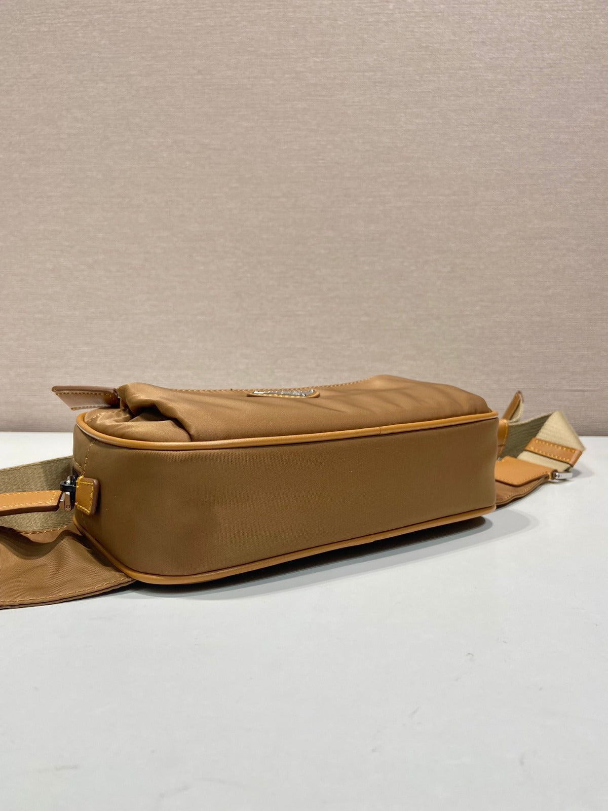 Pochete Nylon Preto Couro Detalhe Frontal
