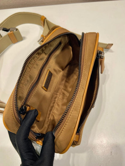 Pochete Nylon Preto Couro Detalhe Frontal