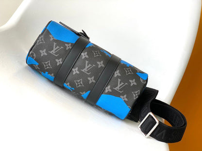 Bolsa Viagem Couro Padrão Monograma Geométrico Marrom Degradê Sunset 25cm
