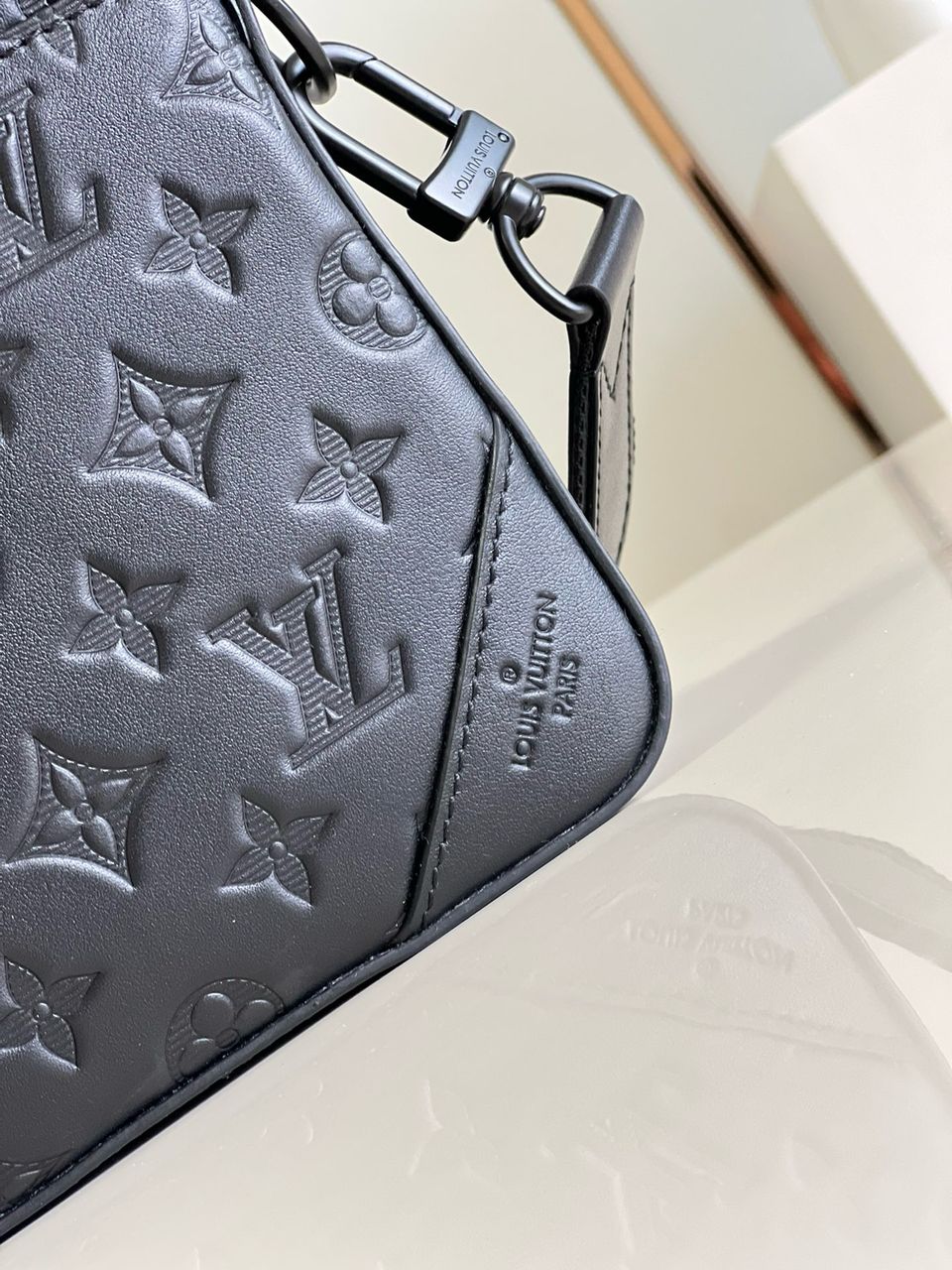 Bolsa Messenger Couro Preto Detalhe Duplo
