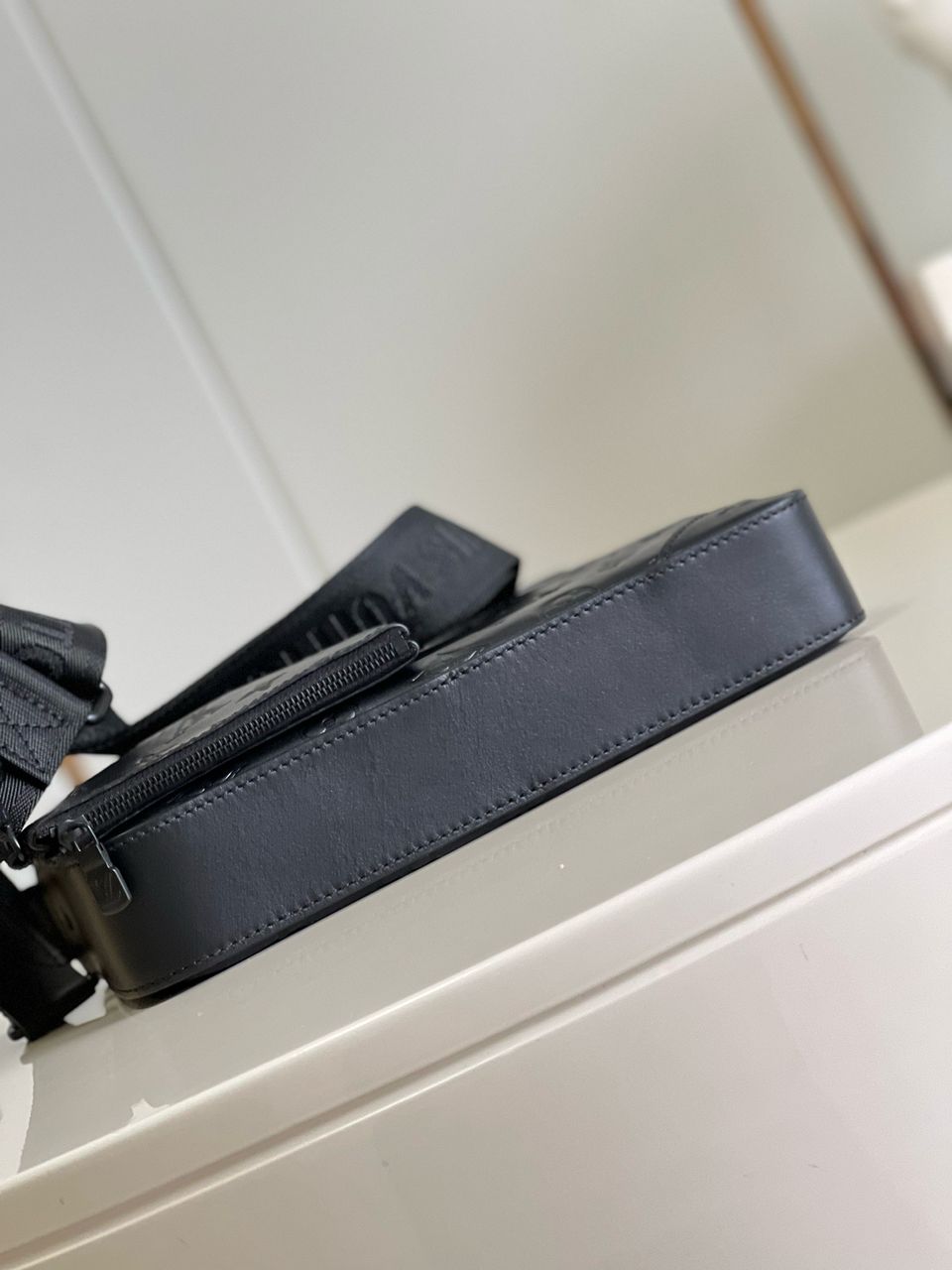 Bolsa Messenger Couro Preto Detalhe Duplo