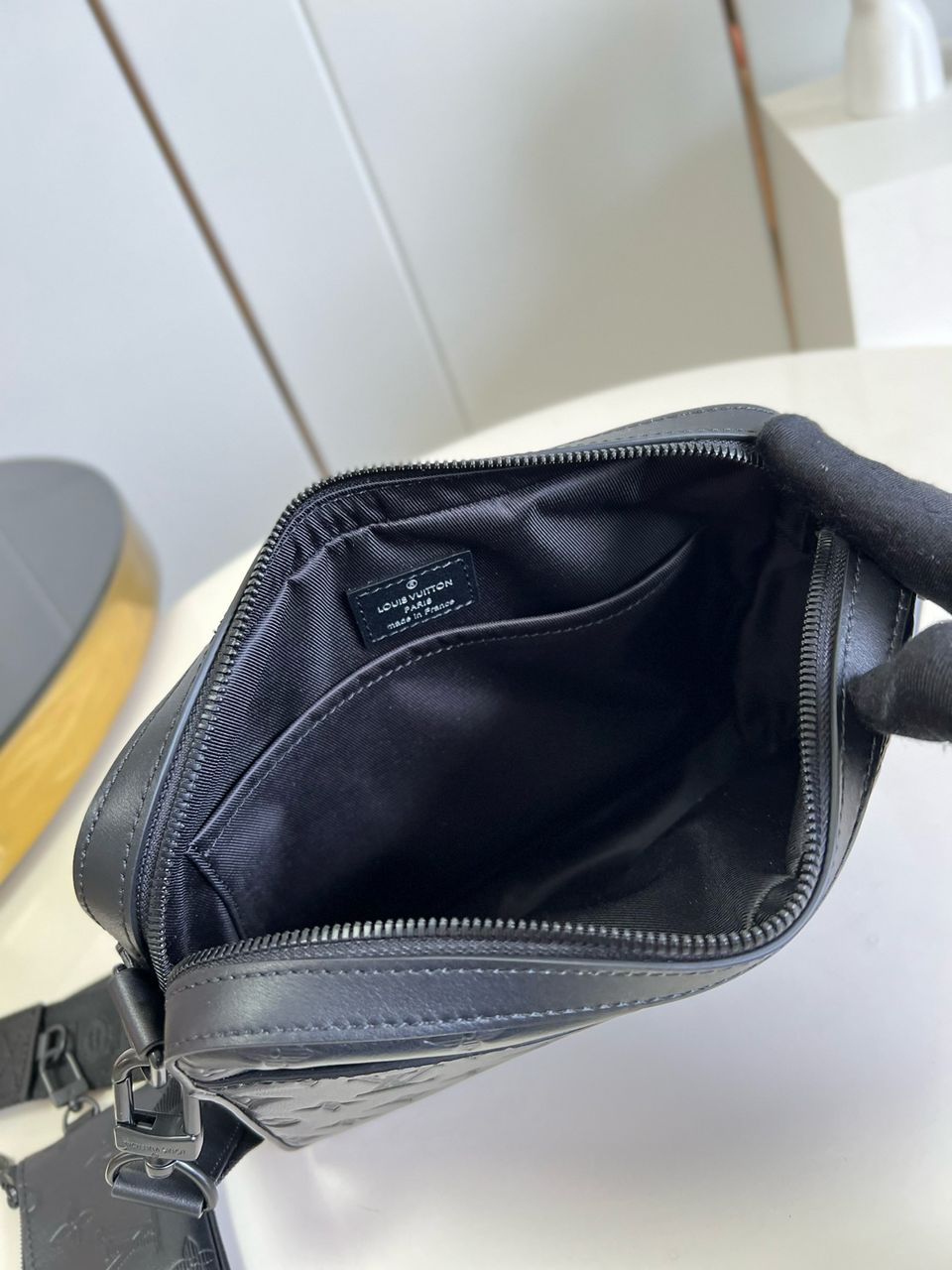 Bolsa Messenger Couro Preto Detalhe Duplo